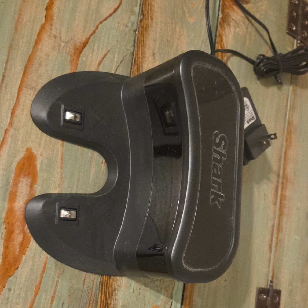 Shark Black Charging Dock